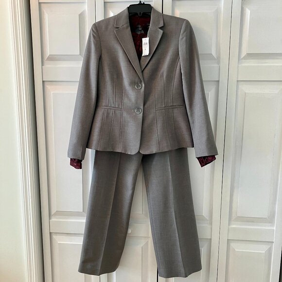 Kasper Pant Suit and Ann Taylor New With Tag Blouse. - Picture 1 of 3